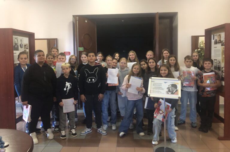 Šesťáci objevovali svět sourozenců Čapkových v Jiráskově divadle