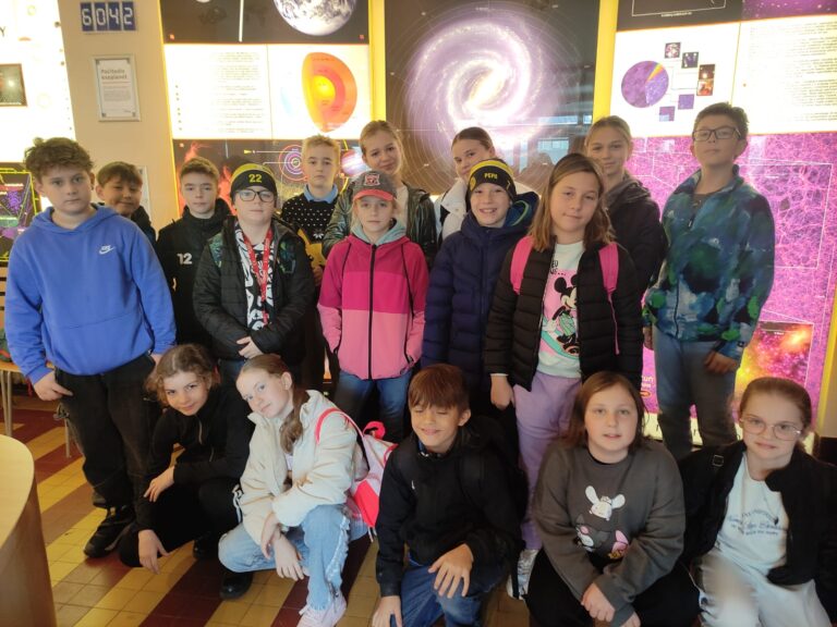 Exkurze 5. tříd do hradecké hvězdárny