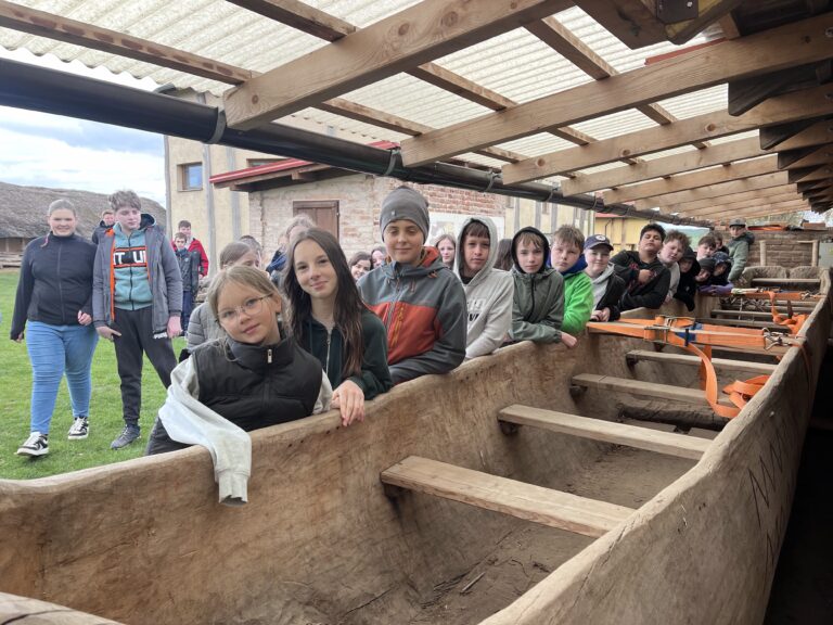 Den plný dobrodružství v Archeoparku ve Všestarech